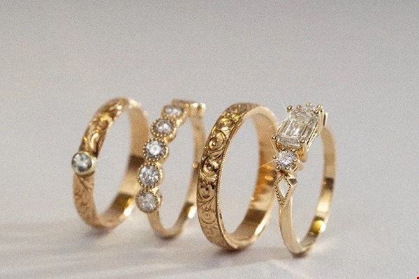 Lab grown diamanten in handgemaakte sieraden van gerecycled goud